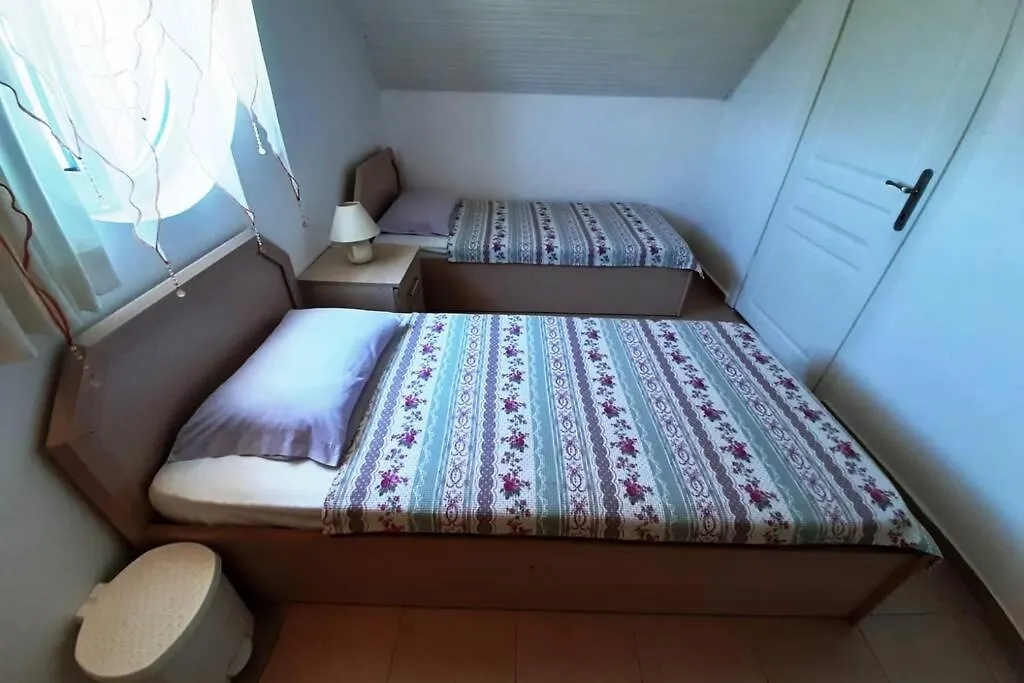 Kuşadası Sezonluk Özel Havuzlu Bungalov Villa only seasonal rental villa minimum 60 days 0*,  Türkiye