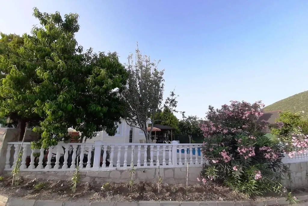 Kuşadası Sezonluk Özel Havuzlu Bungalov Villa only seasonal rental villa minimum 60 days 0*,