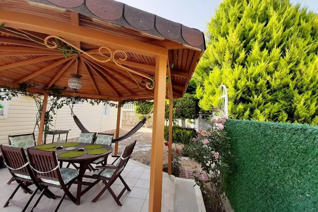 Kusadasi Sezonluk Oezel Havuzlu Bungalov Villa Only Seasonal Rental Villa Minimum 60 Days