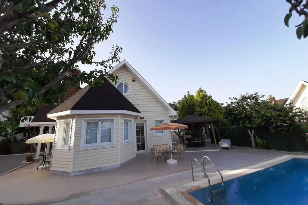 Kuşadası Sezonluk Özel Havuzlu Bungalov Villa only seasonal rental villa minimum 60 days 0*,  Türkiye